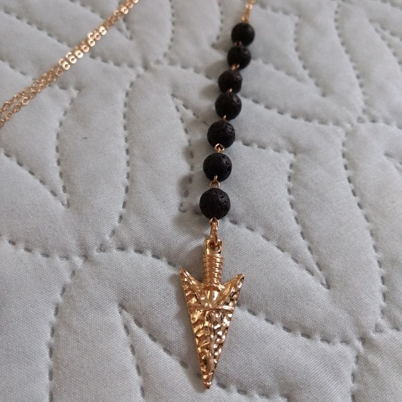 Goldtone Arrow & Lava Beads Necklace New - Picture 2 of 3